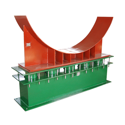 帶(dai)四氟滑闆鞍(an)式滑動支座(zuò)彈簧箱支座(zuo)